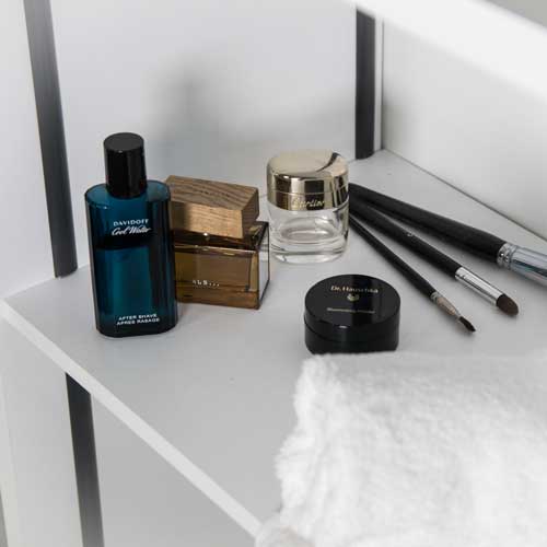 Badschrank